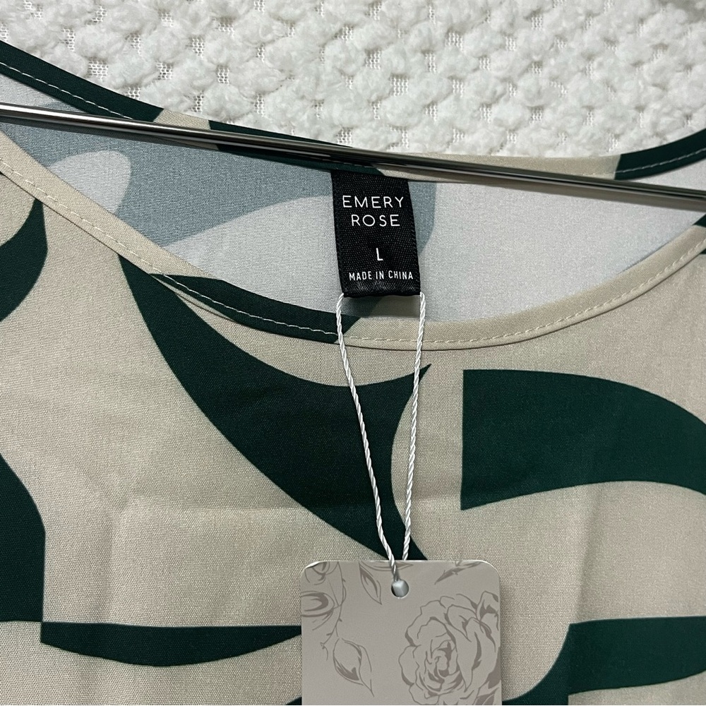 Emery Rose Tunic Dress Green and Ivory Flowy Fit Short Sleeves Scoop Neck NWT - Picture 2 of 5